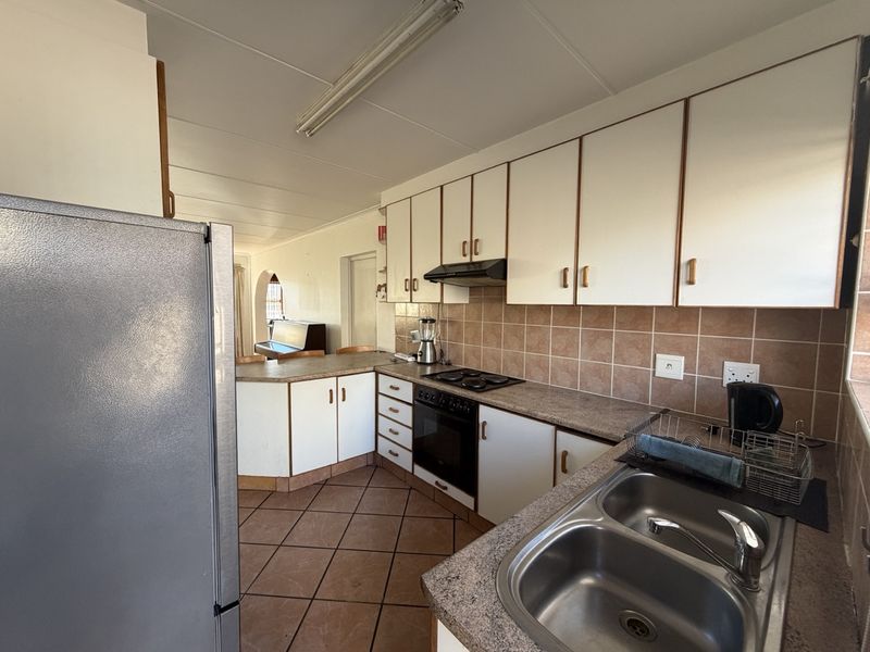 Townhouse For Sale In Mossel Bay - Photo 2