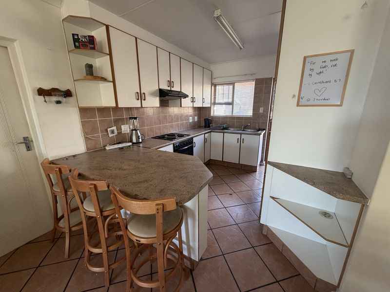 Townhouse For Sale In Mossel Bay - Photo 4