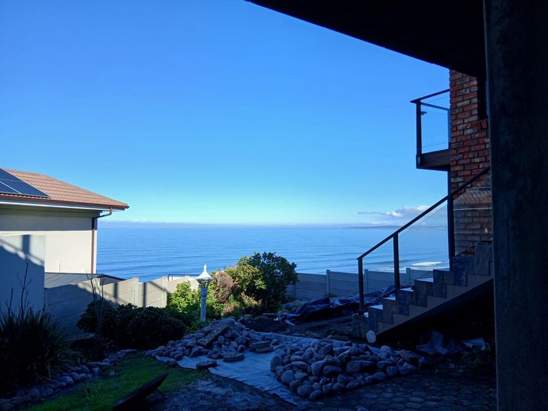 Warm & Welcoming Granny Flat by the Sea - Photo 1
