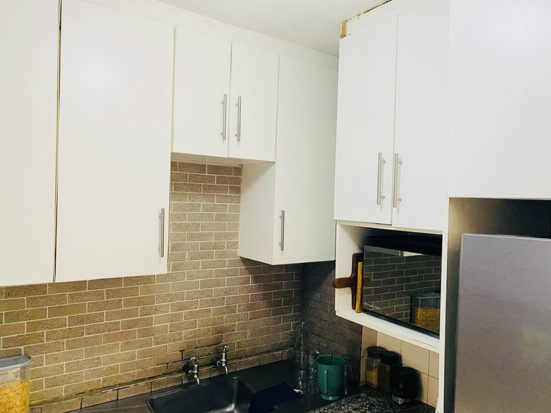Charming 2-Bedroom Apartment in Morningside – Secure, Well Maintained & Perfect for First-Time Buyer - Photo 3