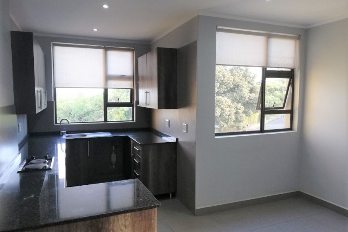 Modern Beachfront Apartment – Secure Coastal Living - Photo 5