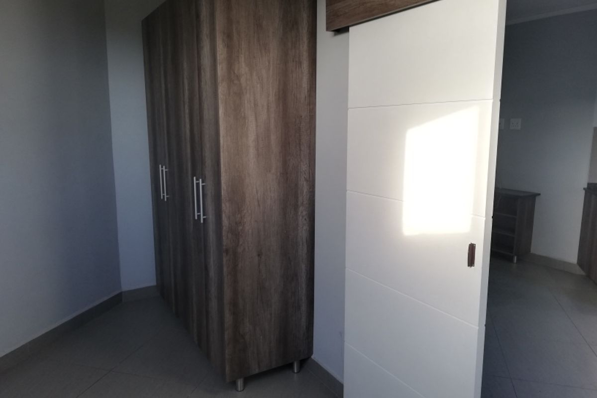 Modern Beachfront Apartment – Secure Coastal Living - Photo 3