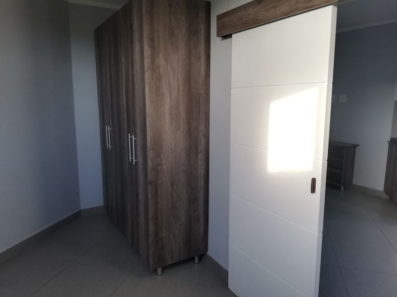 Modern Beachfront Apartment – Secure Coastal Living - Photo 3