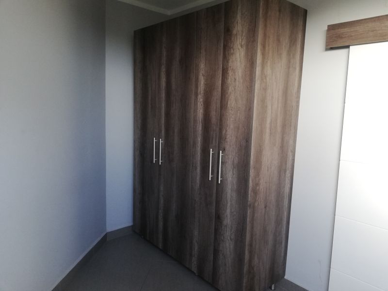 Modern Beachfront Apartment – Secure Coastal Living - Photo 10