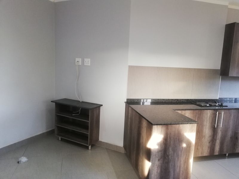 Modern Beachfront Apartment – Secure Coastal Living - Photo 7
