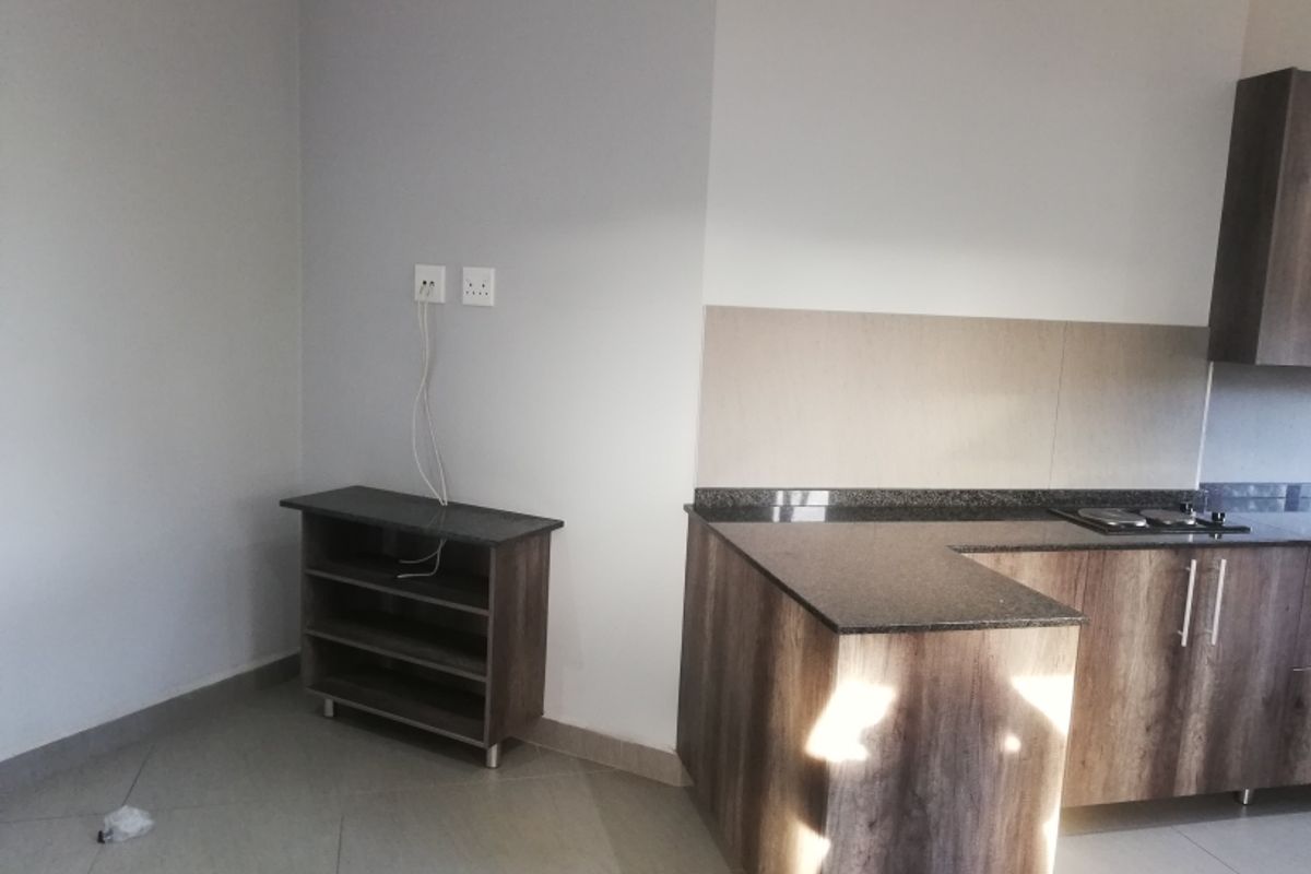 Modern Beachfront Apartment – Secure Coastal Living - Photo 2