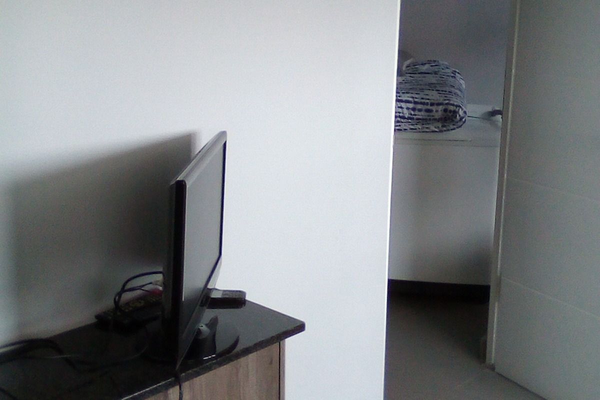 Beachfront Living – Secure 1-Bedroom Apartment - Photo 2