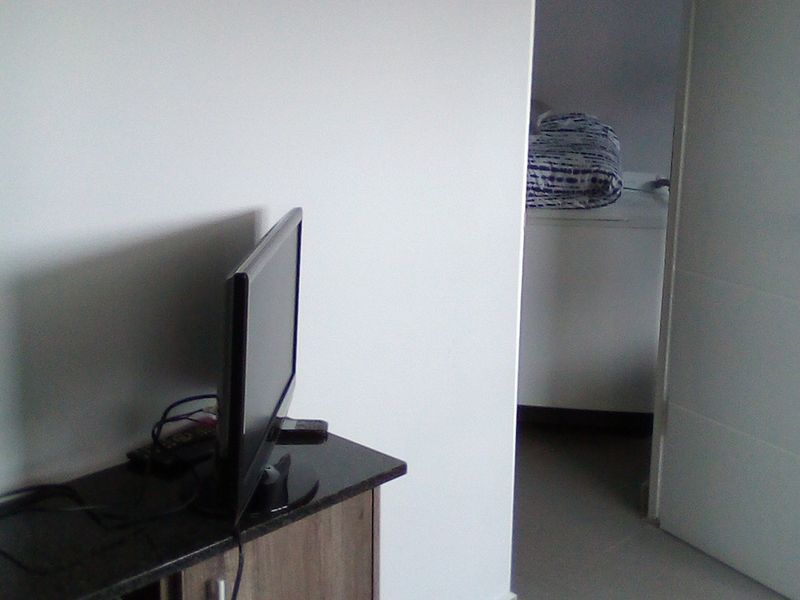 Beachfront Living – Secure 1-Bedroom Apartment - Photo 2