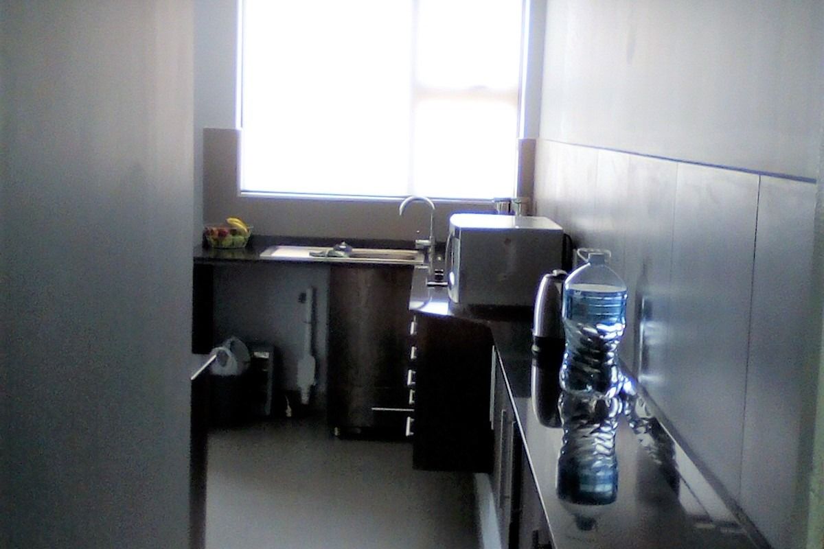 Beachfront Living – Secure 1-Bedroom Apartment - Photo 3