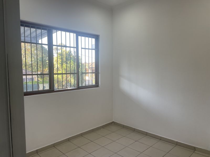 Three Bedroom Unit in Sought after Area - Photo 4