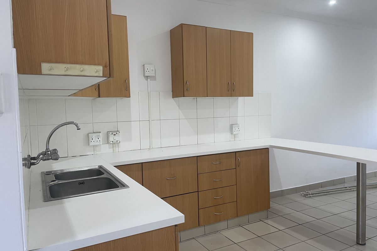 Three Bedroom Unit in Sought after Area - Photo 3