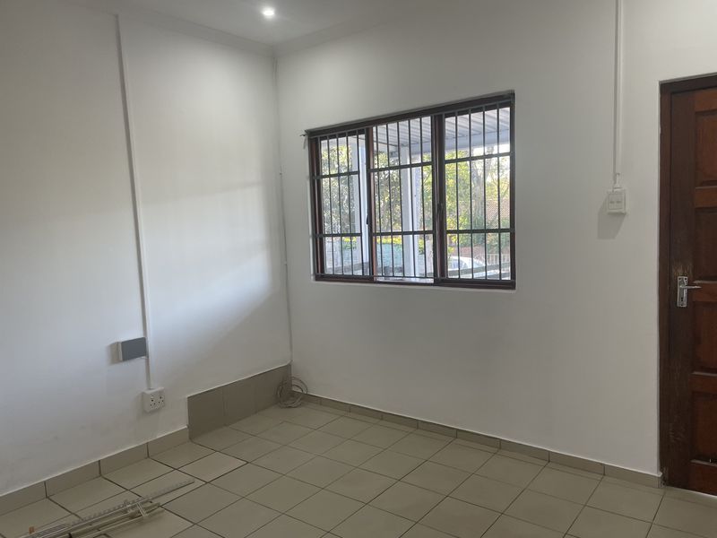 Three Bedroom Unit in Sought after Area - Photo 6