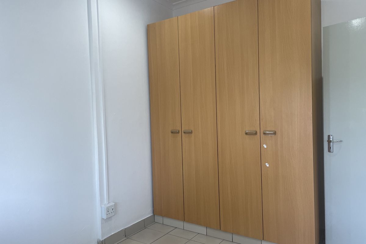 Three Bedroom Unit in Sought after Area - Photo 5
