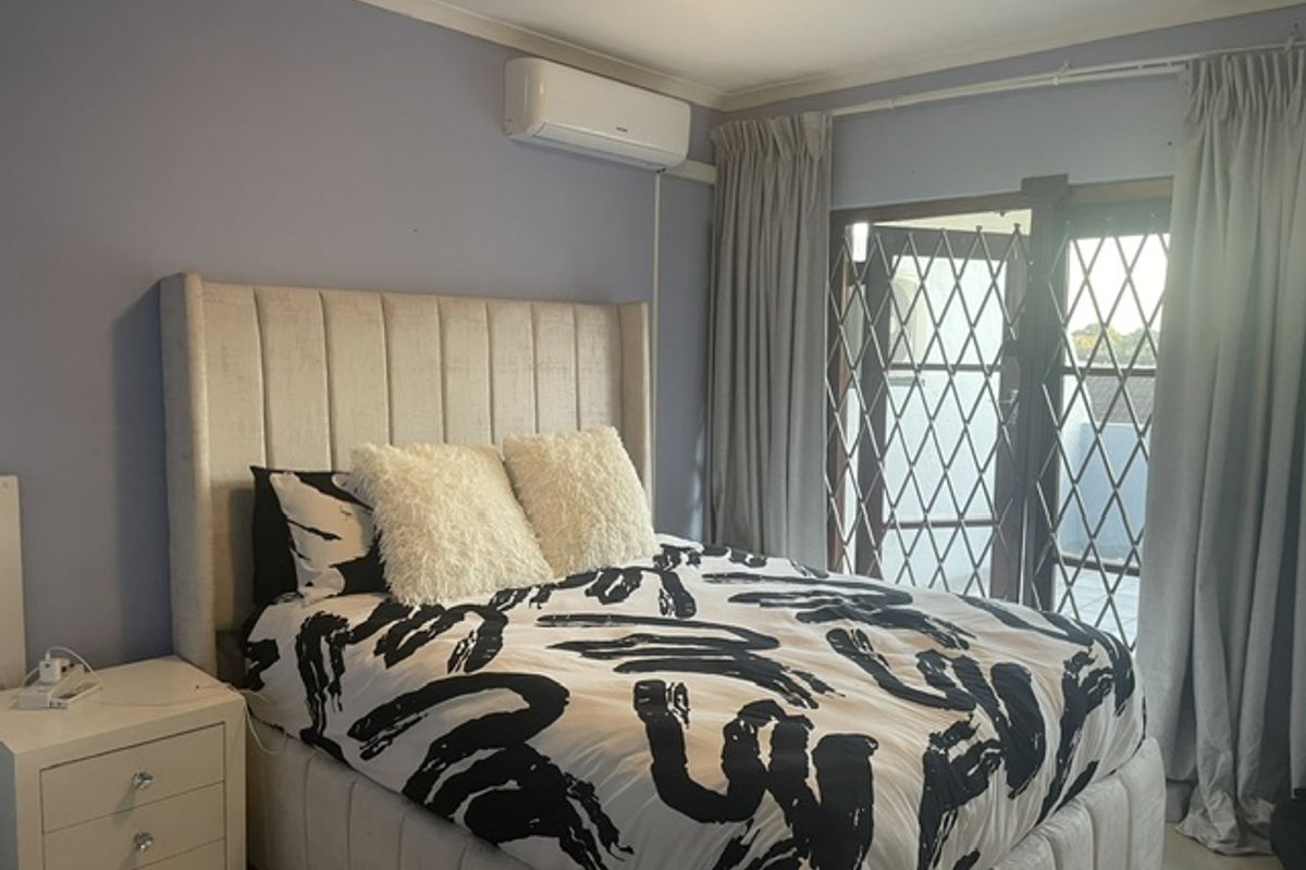 Neat Two Bedroom Apartment in The Wolds - Photo 2