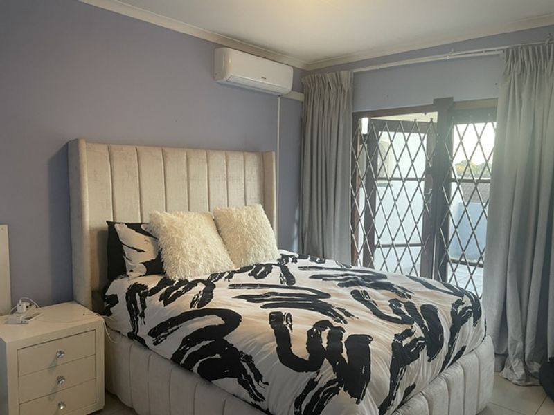 Neat Two Bedroom Apartment in The Wolds - Photo 2