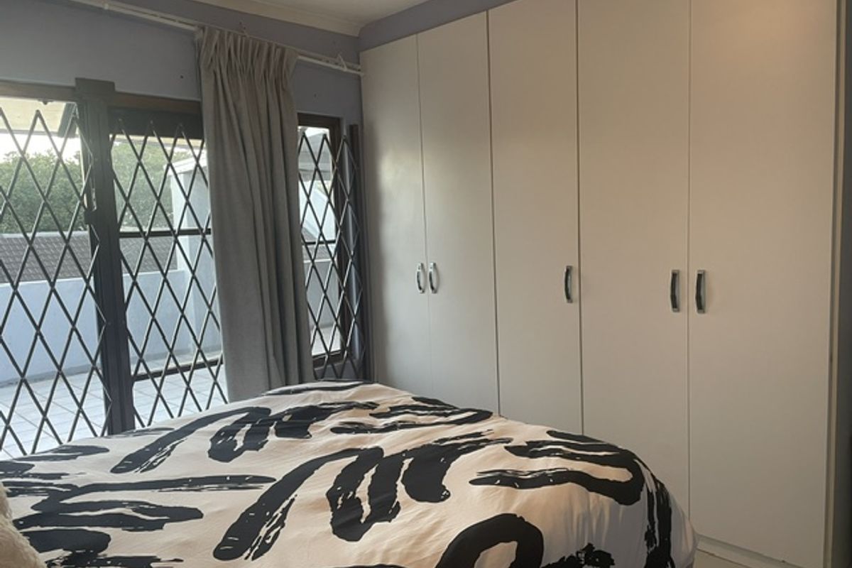 Neat Two Bedroom Apartment in The Wolds - Photo 3