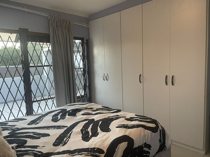 Neat Two Bedroom Apartment in The Wolds - Photo 3