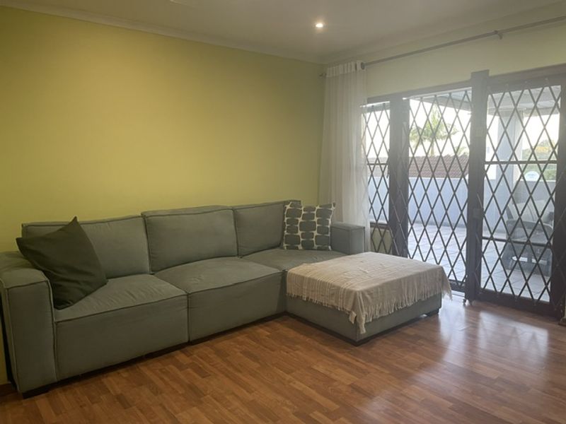 Neat Two Bedroom Apartment in The Wolds - Photo 8