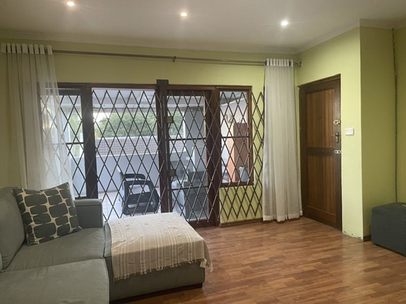 Neat Two Bedroom Apartment in The Wolds - Photo 7
