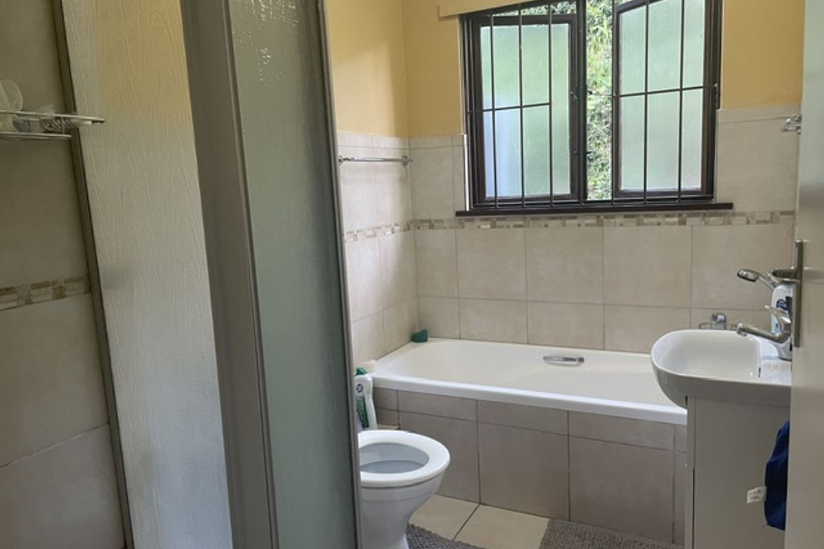 Neat Two Bedroom Apartment in The Wolds - Photo 4
