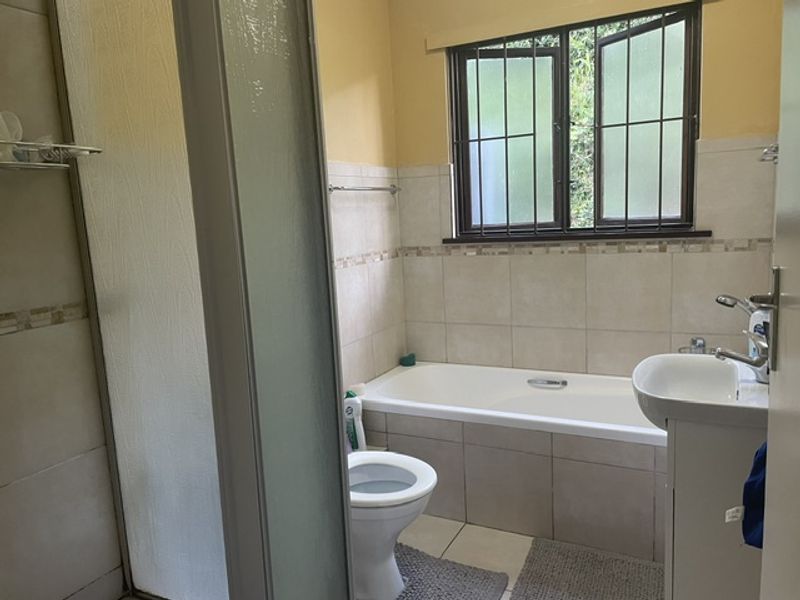 Neat Two Bedroom Apartment in The Wolds - Photo 4