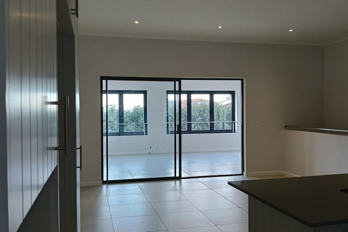 3 Bedroomed home with a one bedroomed flat to rent in Onrus Hermanus - Photo 4