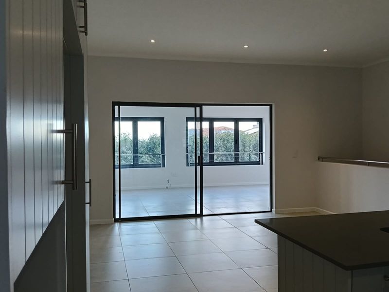 3 Bedroomed home with a one bedroomed flat to rent in Onrus Hermanus - Photo 4