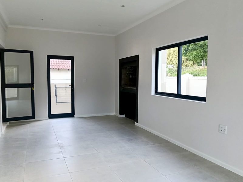 3 Bedroomed home with a one bedroomed flat to rent in Onrus Hermanus - Photo 10