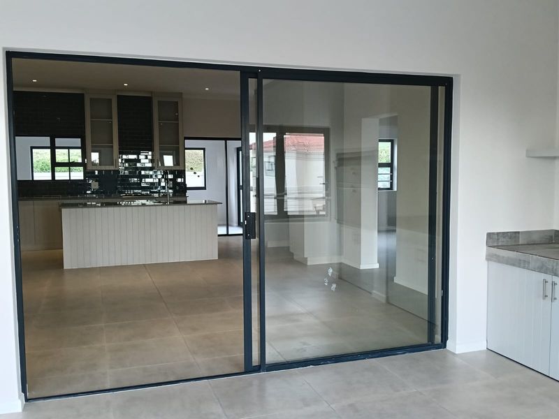 3 Bedroomed home with a one bedroomed flat to rent in Onrus Hermanus - Photo 6