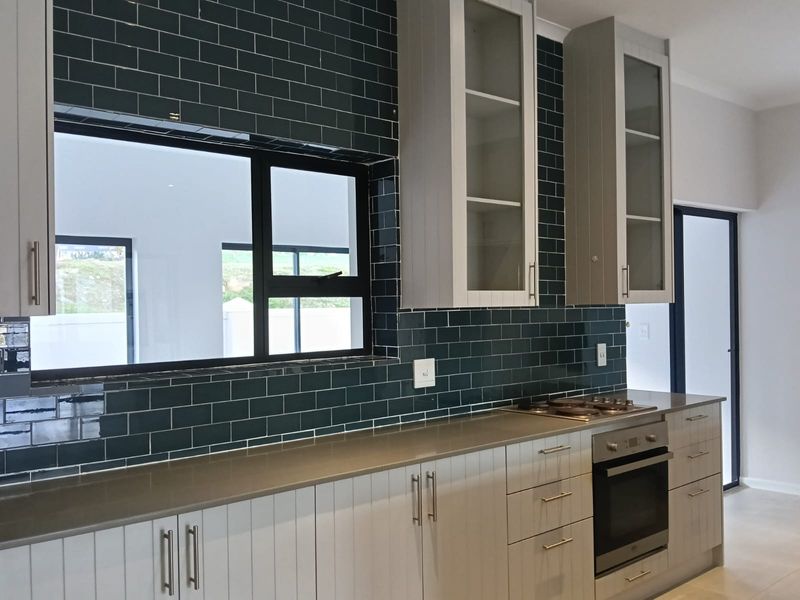 3 Bedroomed home with a one bedroomed flat to rent in Onrus Hermanus - Photo 5