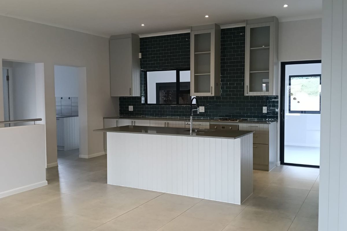 3 Bedroomed home with a one bedroomed flat to rent in Onrus Hermanus - Photo 2