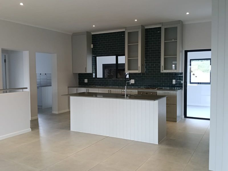 3 Bedroomed home with a one bedroomed flat to rent in Onrus Hermanus - Photo 2