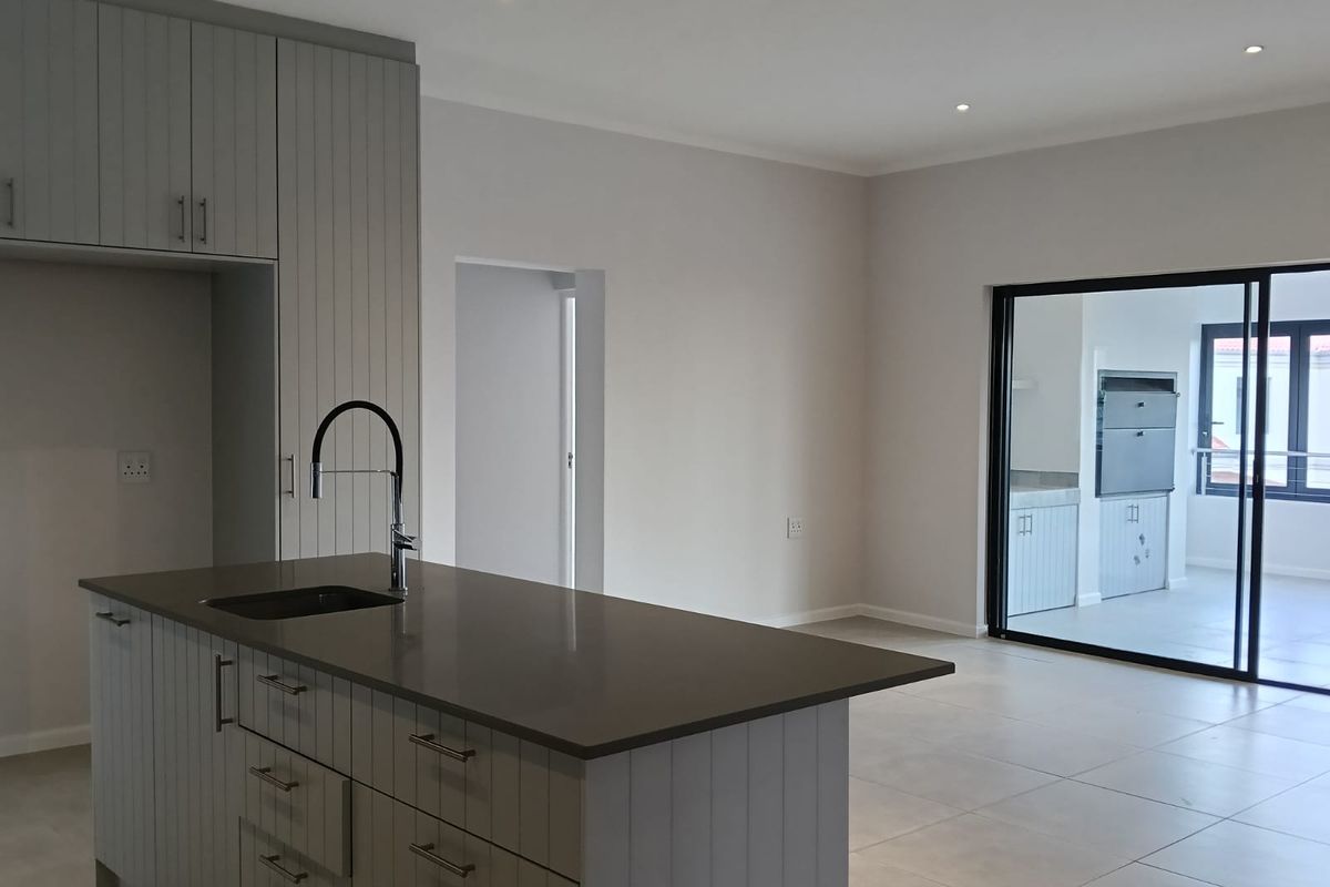 3 Bedroomed home with a one bedroomed flat to rent in Onrus Hermanus - Photo 3
