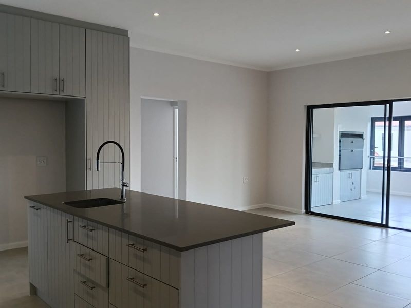 3 Bedroomed home with a one bedroomed flat to rent in Onrus Hermanus - Photo 3