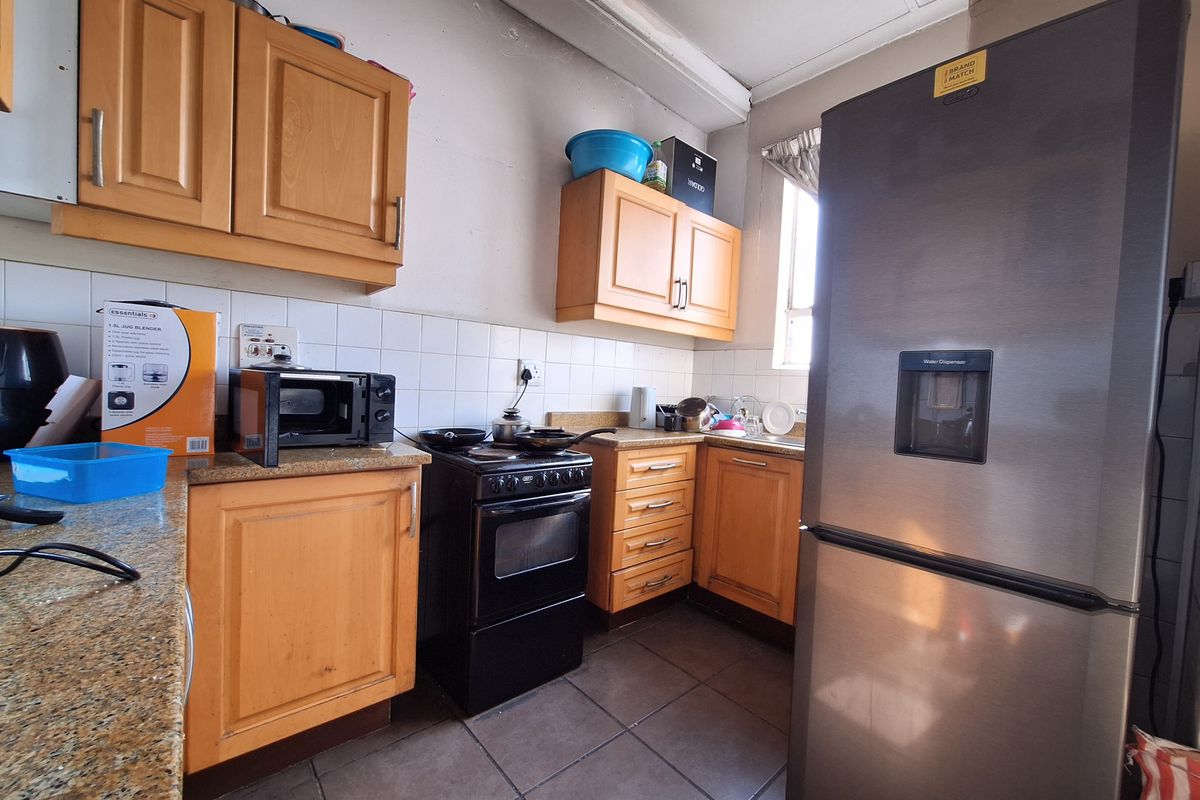 Investment Opportunity with Excellent Rental Income - Photo 2