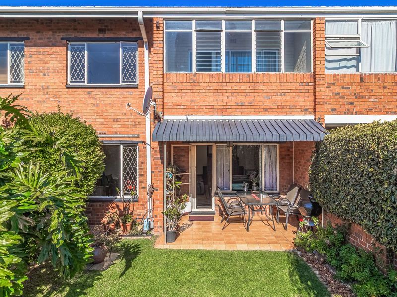 Beautiful & Spacious Face Brick Duplex in Sought-After Location - Photo 1