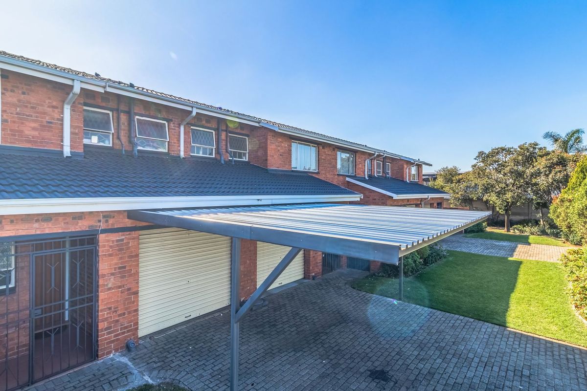Beautiful & Spacious Face Brick Duplex in Sought-After Location - Photo 5