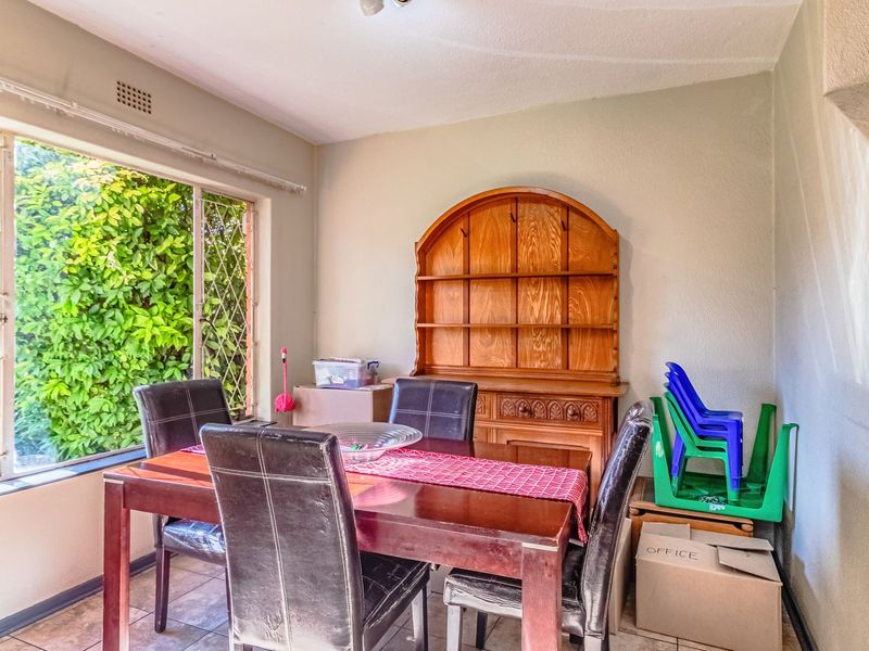 Beautiful & Spacious Face Brick Duplex in Sought-After Location - Photo 10
