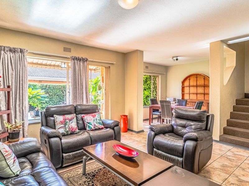 Beautiful & Spacious Face Brick Duplex in Sought-After Location - Photo 7