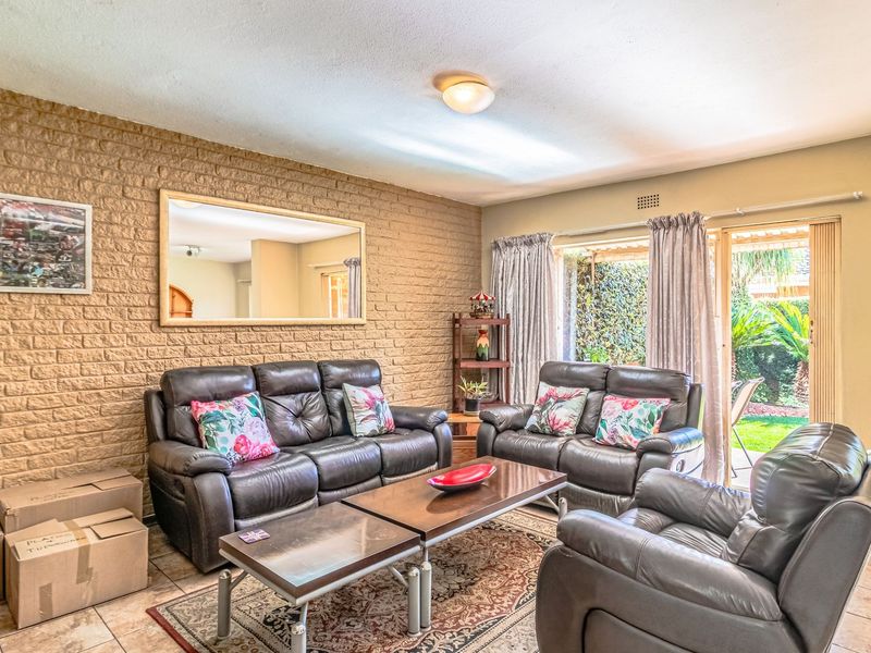 Beautiful & Spacious Face Brick Duplex in Sought-After Location - Photo 6