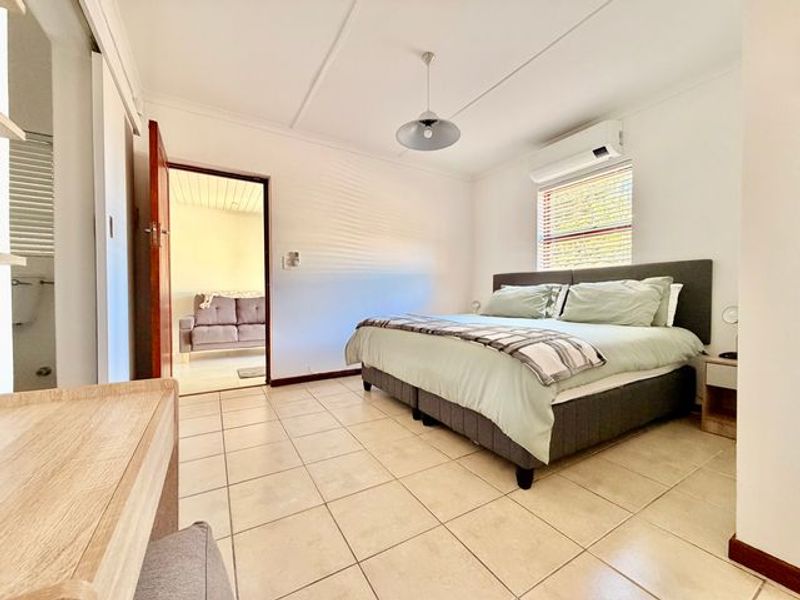 One Bedroom apartment with separate entrance and outside area - Photo 6