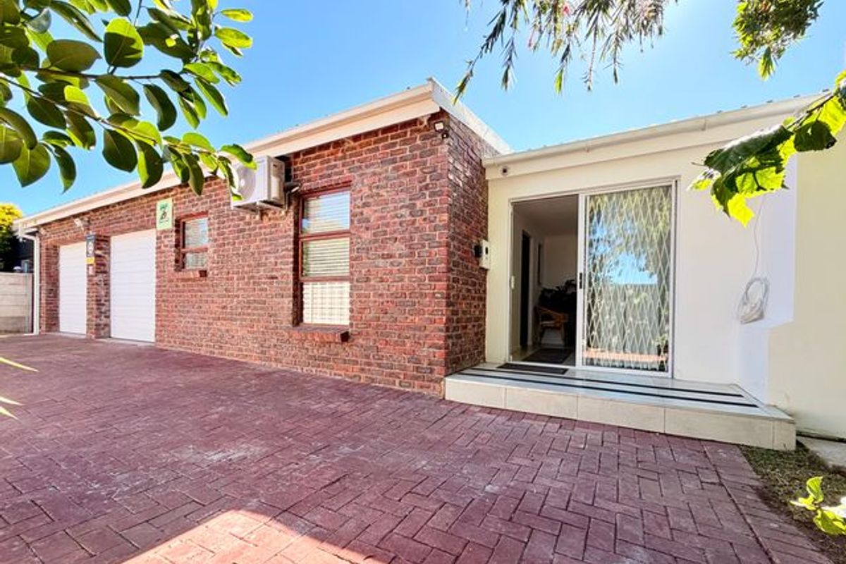 One Bedroom apartment with separate entrance and outside area - Photo 3