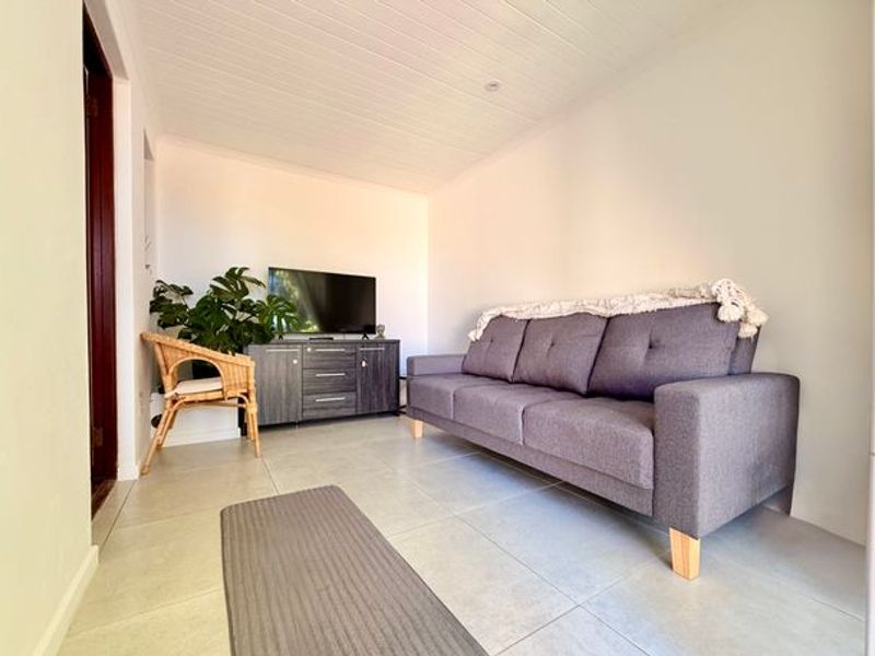 One Bedroom apartment with separate entrance and outside area - Photo 2