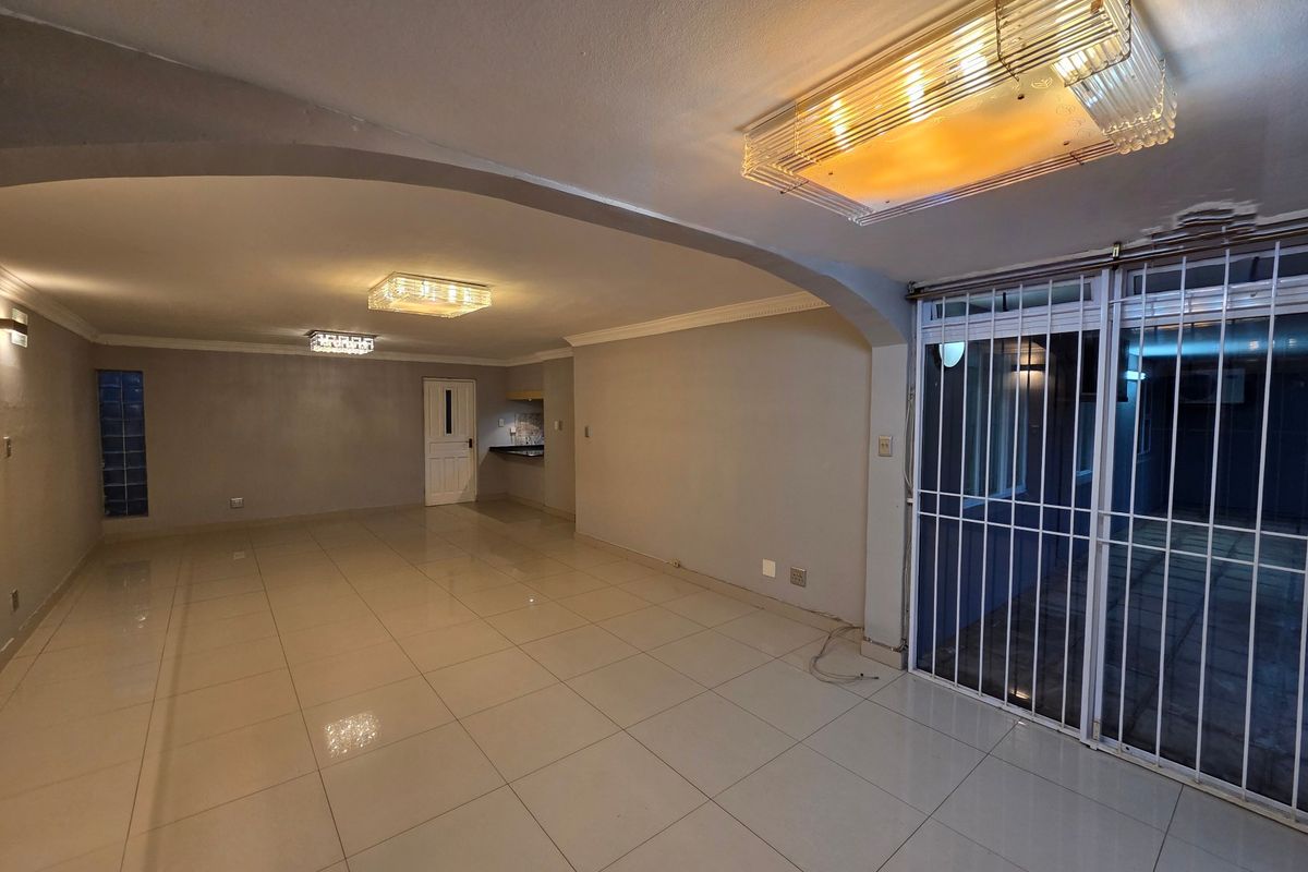 Elegant and Modern Duplex in Umgeni Park! - Photo 4