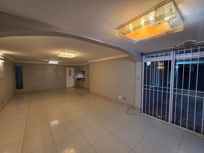 Elegant and Modern Duplex in Umgeni Park! - Photo 4