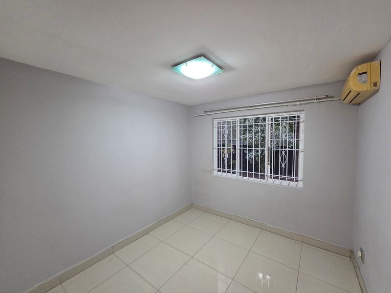 Elegant and Modern Duplex in Umgeni Park! - Photo 9