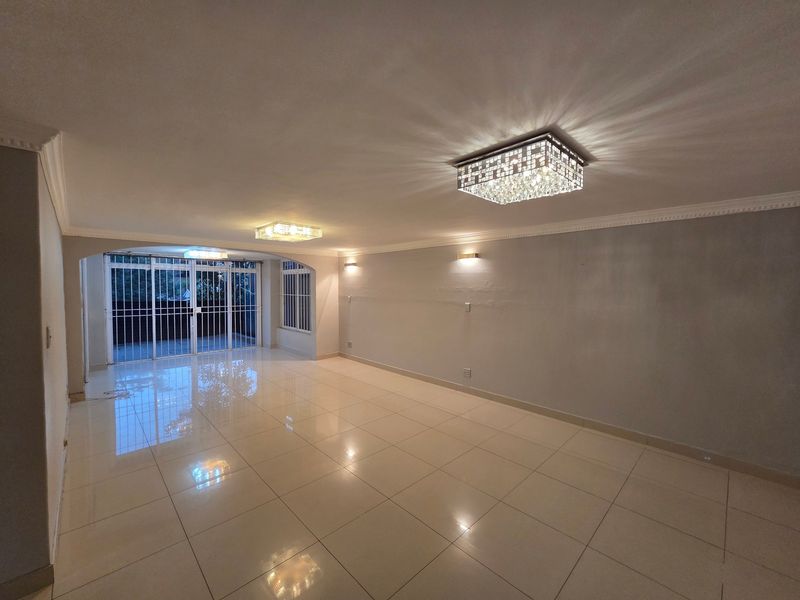 Elegant and Modern Duplex in Umgeni Park! - Photo 8