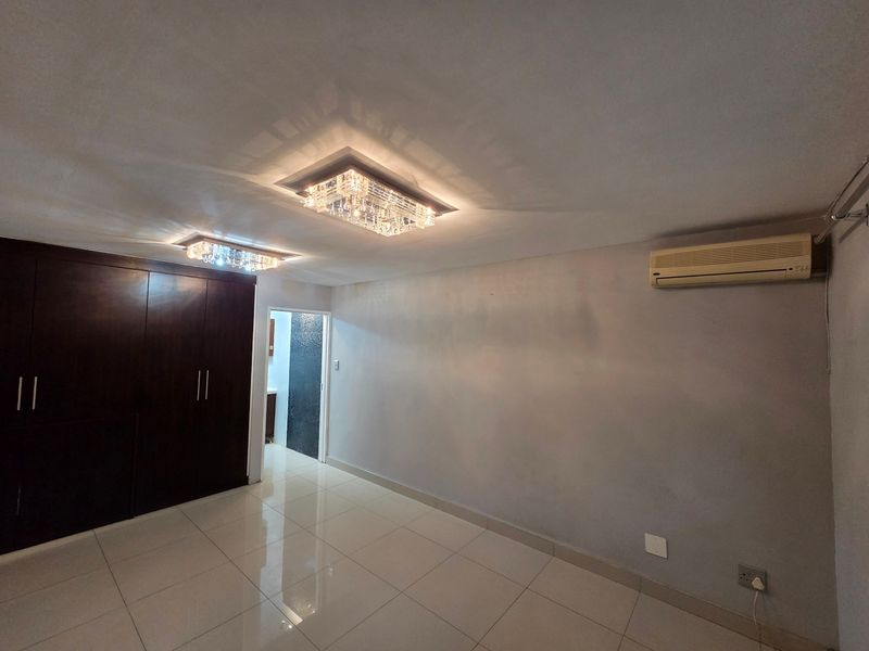 Elegant and Modern Duplex in Umgeni Park! - Photo 7