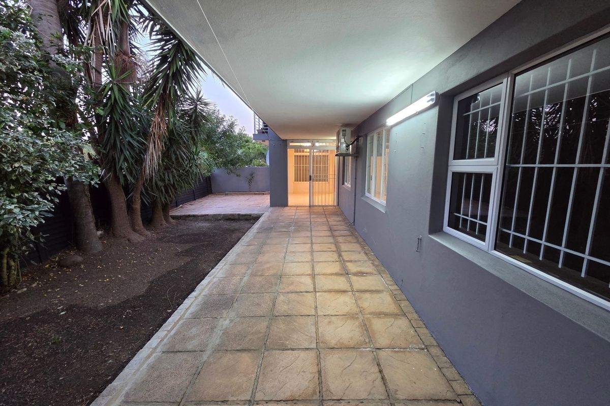 Elegant and Modern Duplex in Umgeni Park! - Photo 2