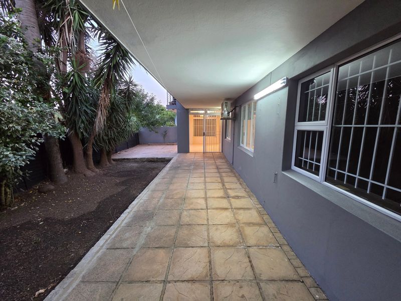 Elegant and Modern Duplex in Umgeni Park! - Photo 2